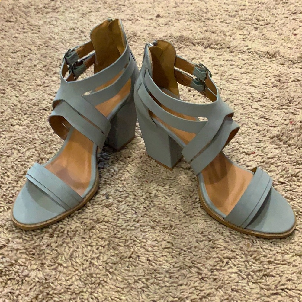 Women’s Size 8 Charlotte Russe Grey Heels